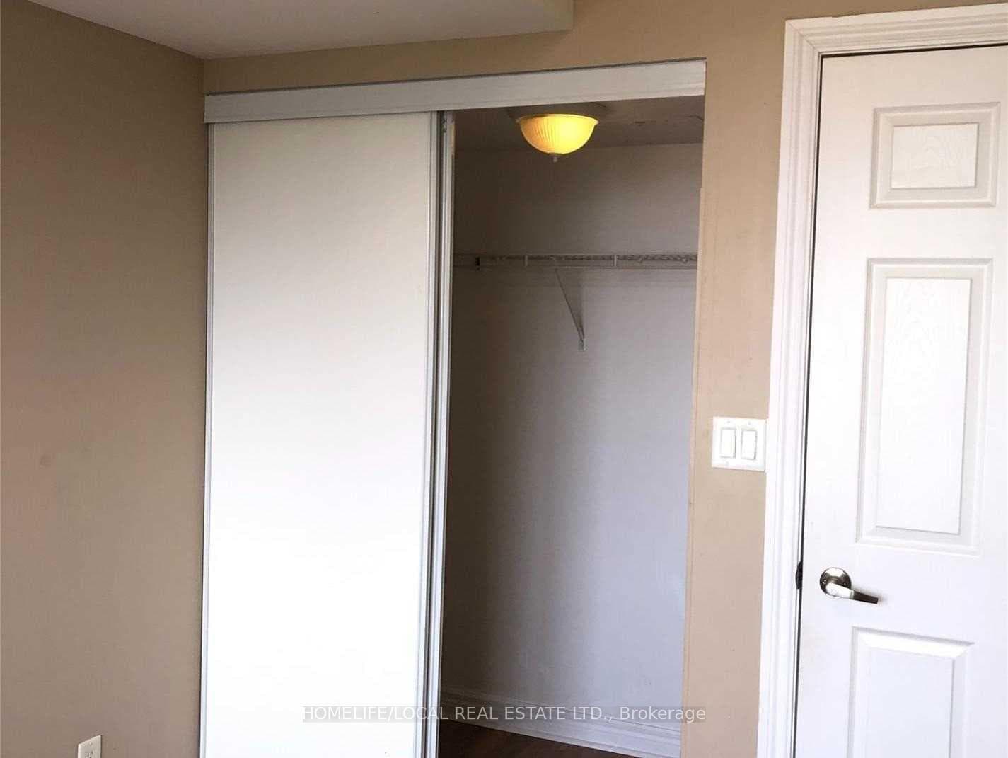 310 Burnhamthorpe Road Unit 3403 photo 18