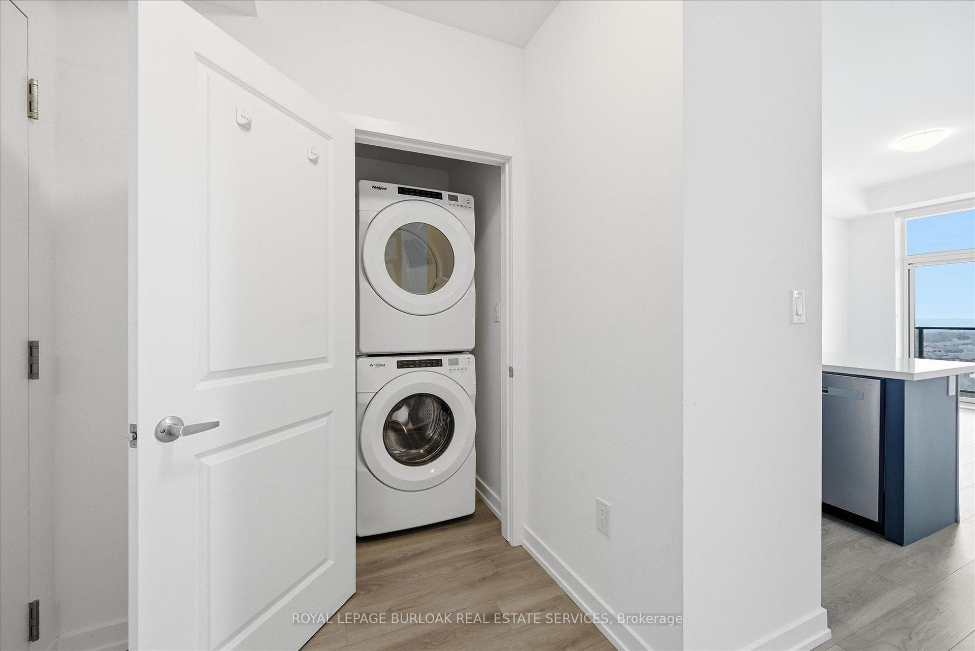 460 Dundas Street Unit 1212 photo 12