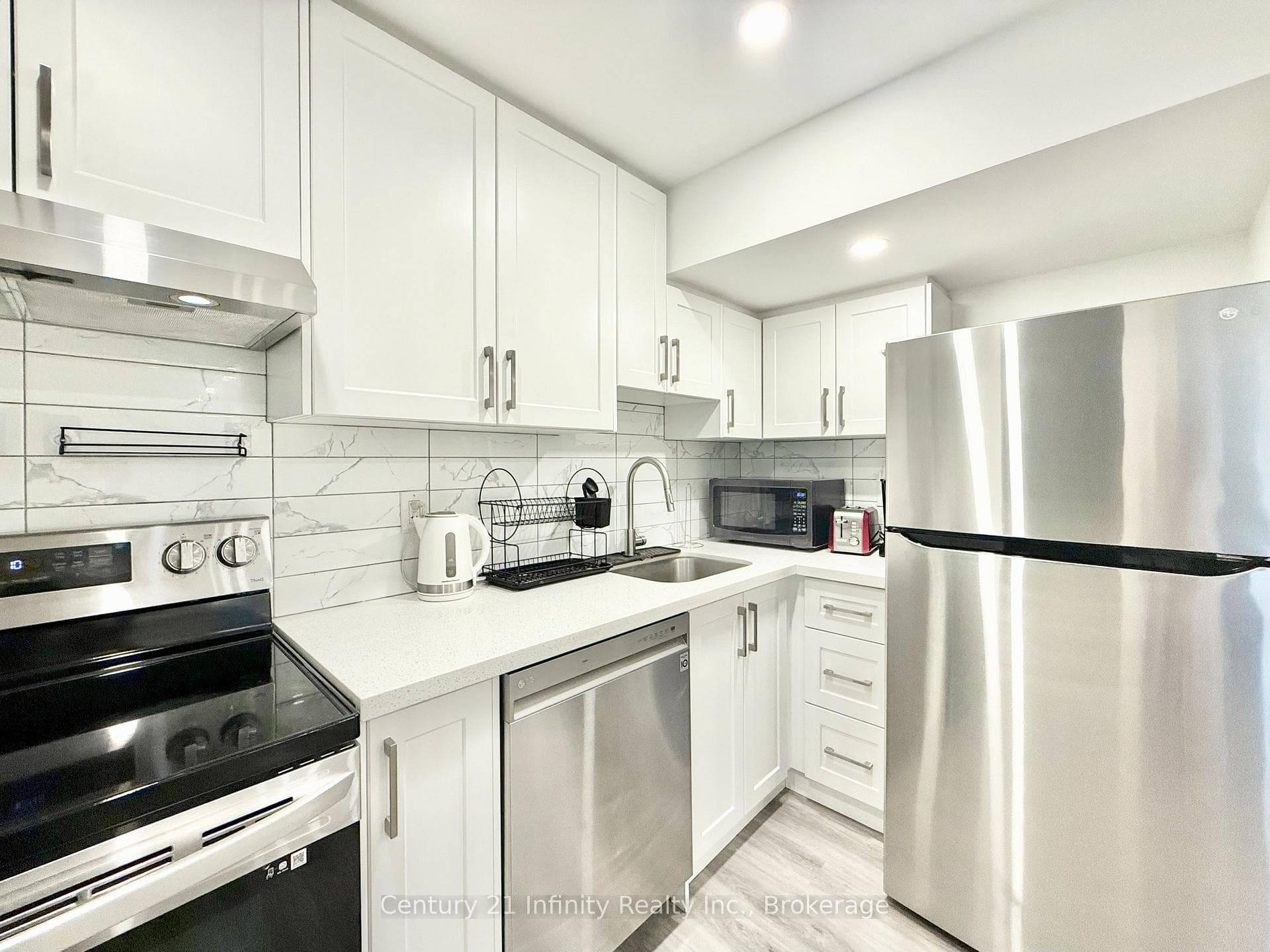 36 Elkington Crescent Unit 2 photo 13