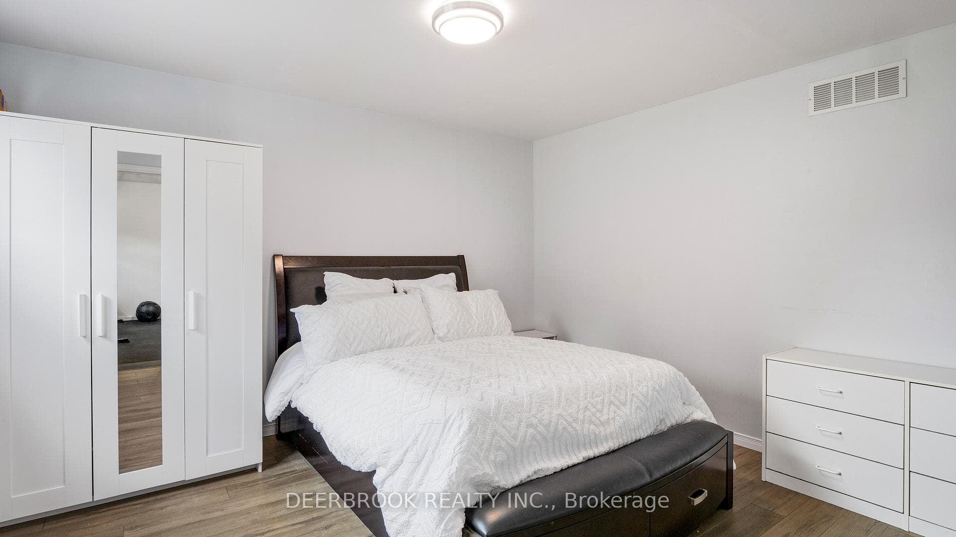 737 Alexandrine Street photo 28