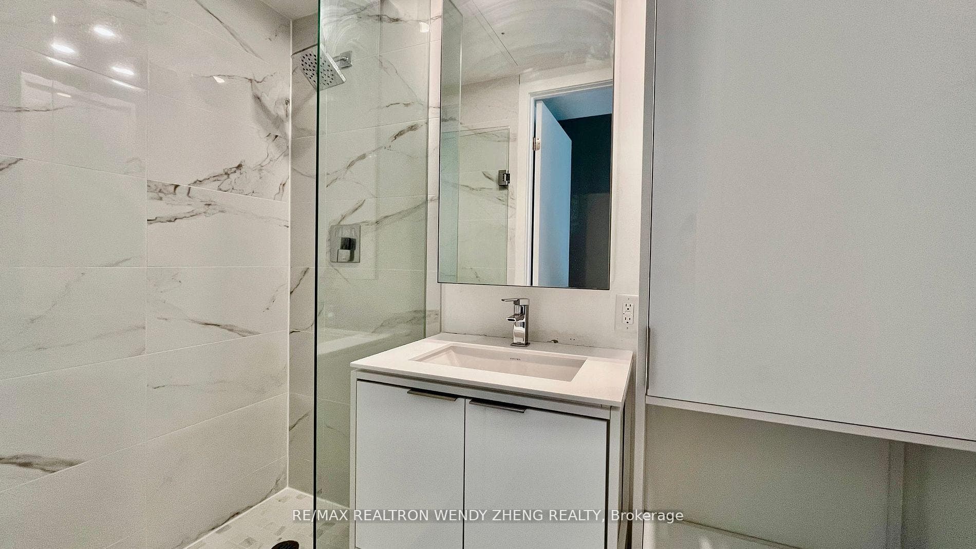 77 Shuter Street Unit 1209 photo 4