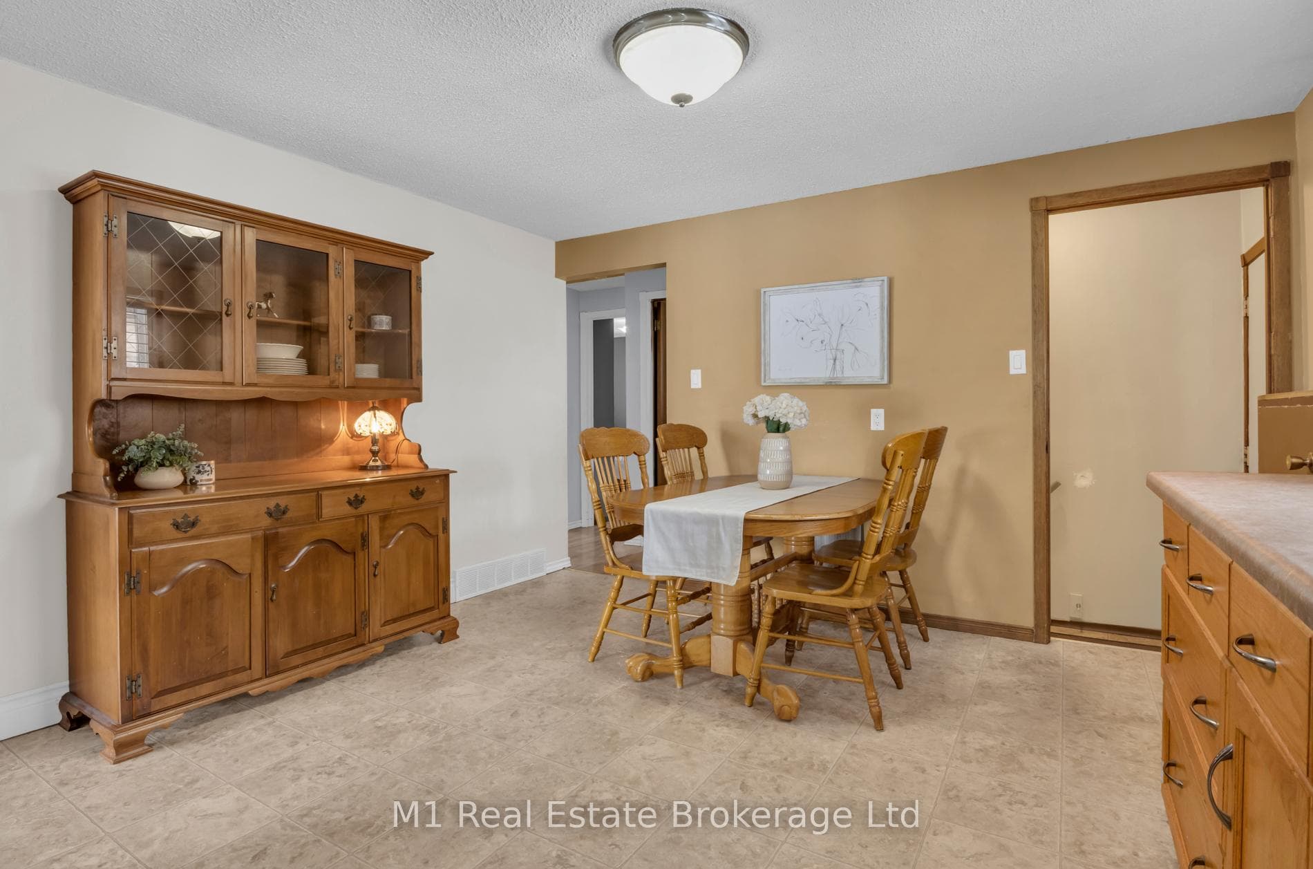 506 Mctavish Street photo 13