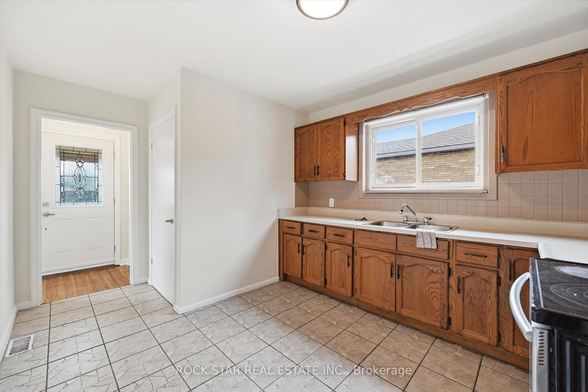 324 East 33rd Street photo 8
