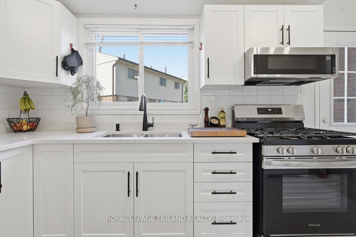 1328 Commissioners Road Unit 116 photo 12