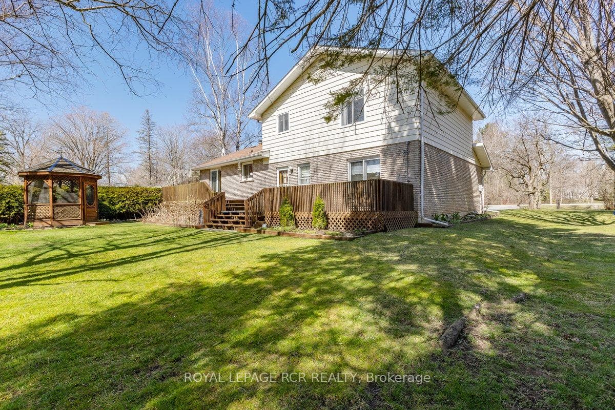 Large Deck overlooking yard