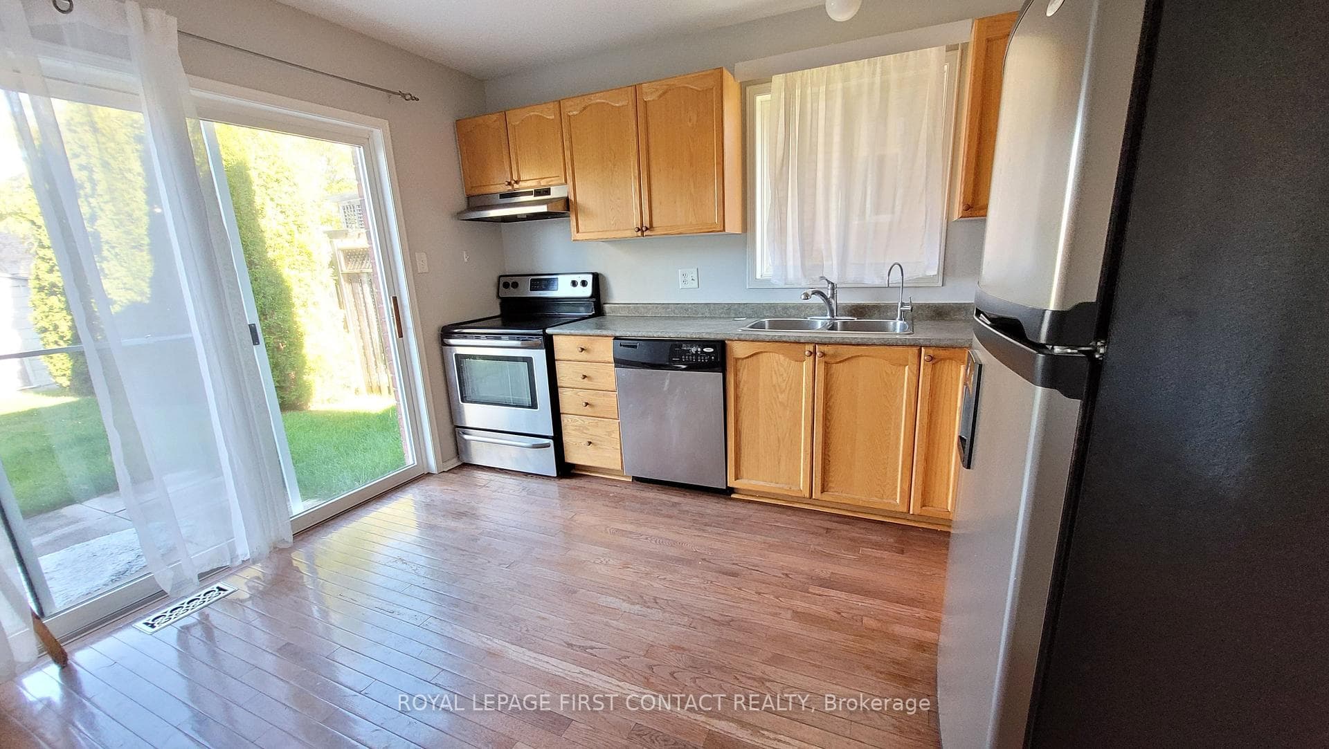 112 Nathan Crescent photo 8