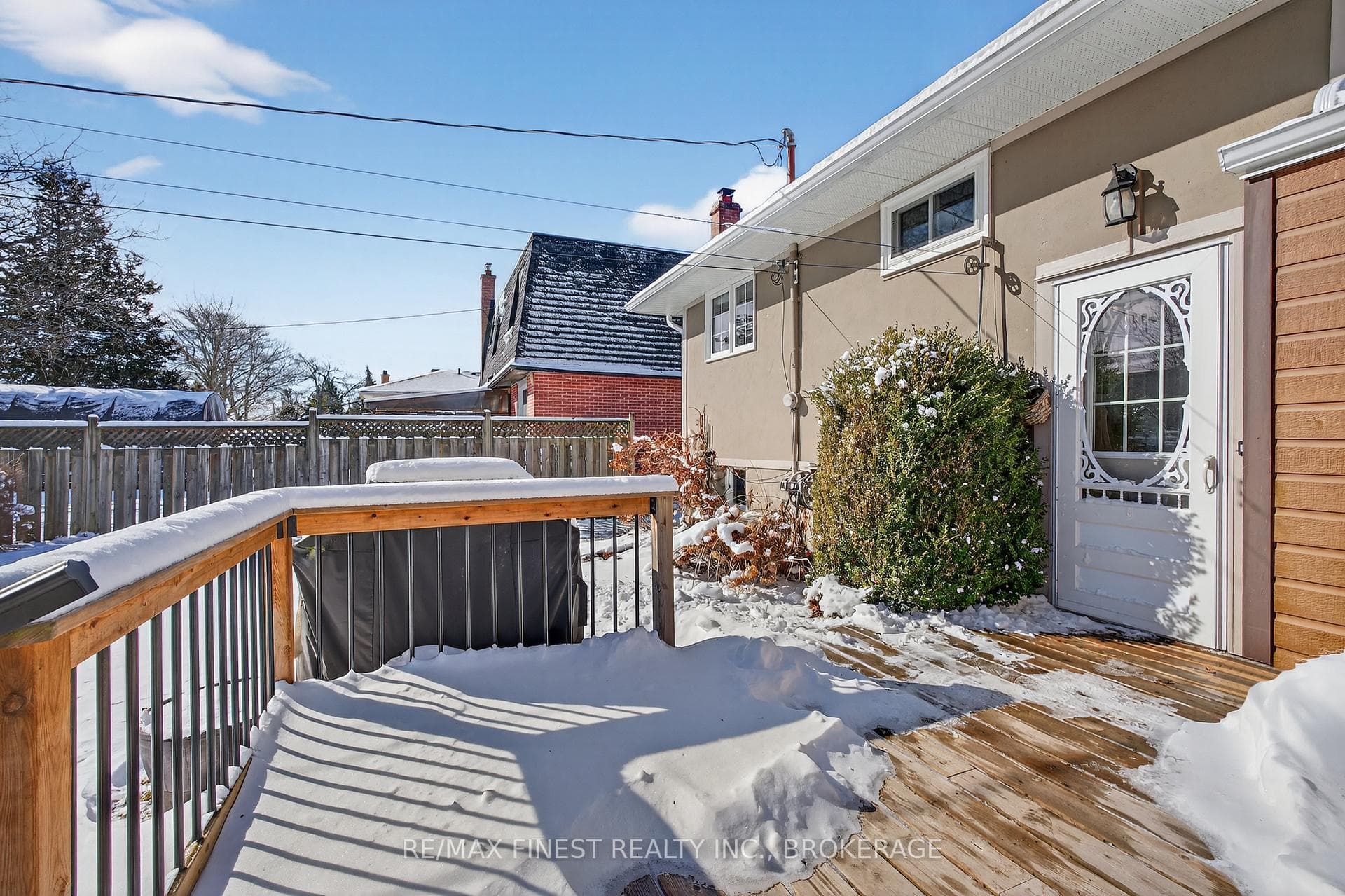 916 Percy Crescent photo 32