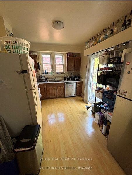 317 Victoria Street photo 3