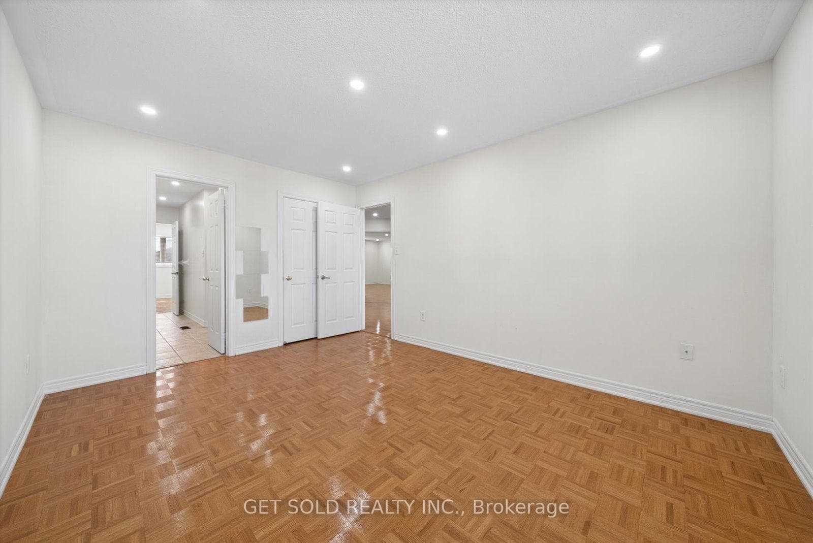 135 Earlsbridge Boulevard photo 34