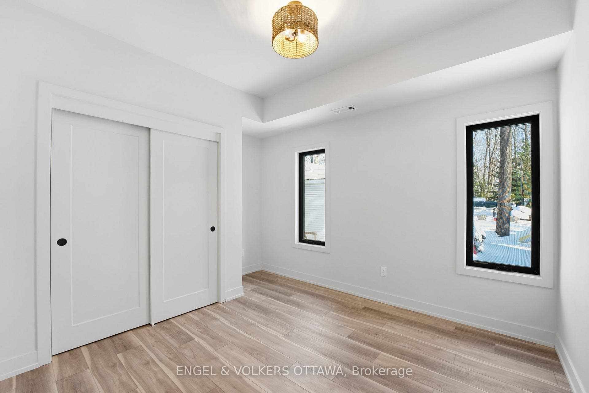 557 Bayview Drive photo 25
