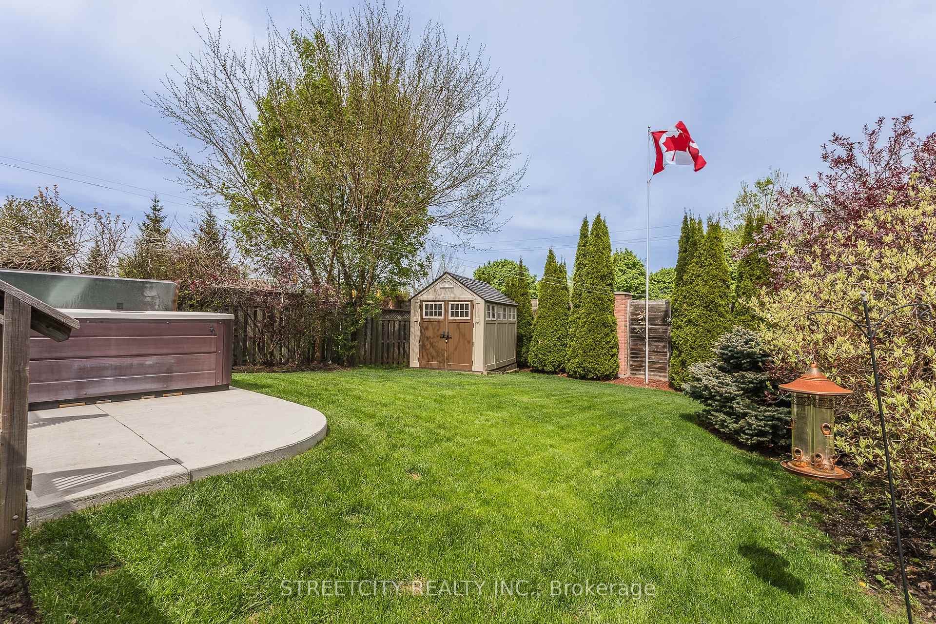 907 Garibaldi Avenue photo 32