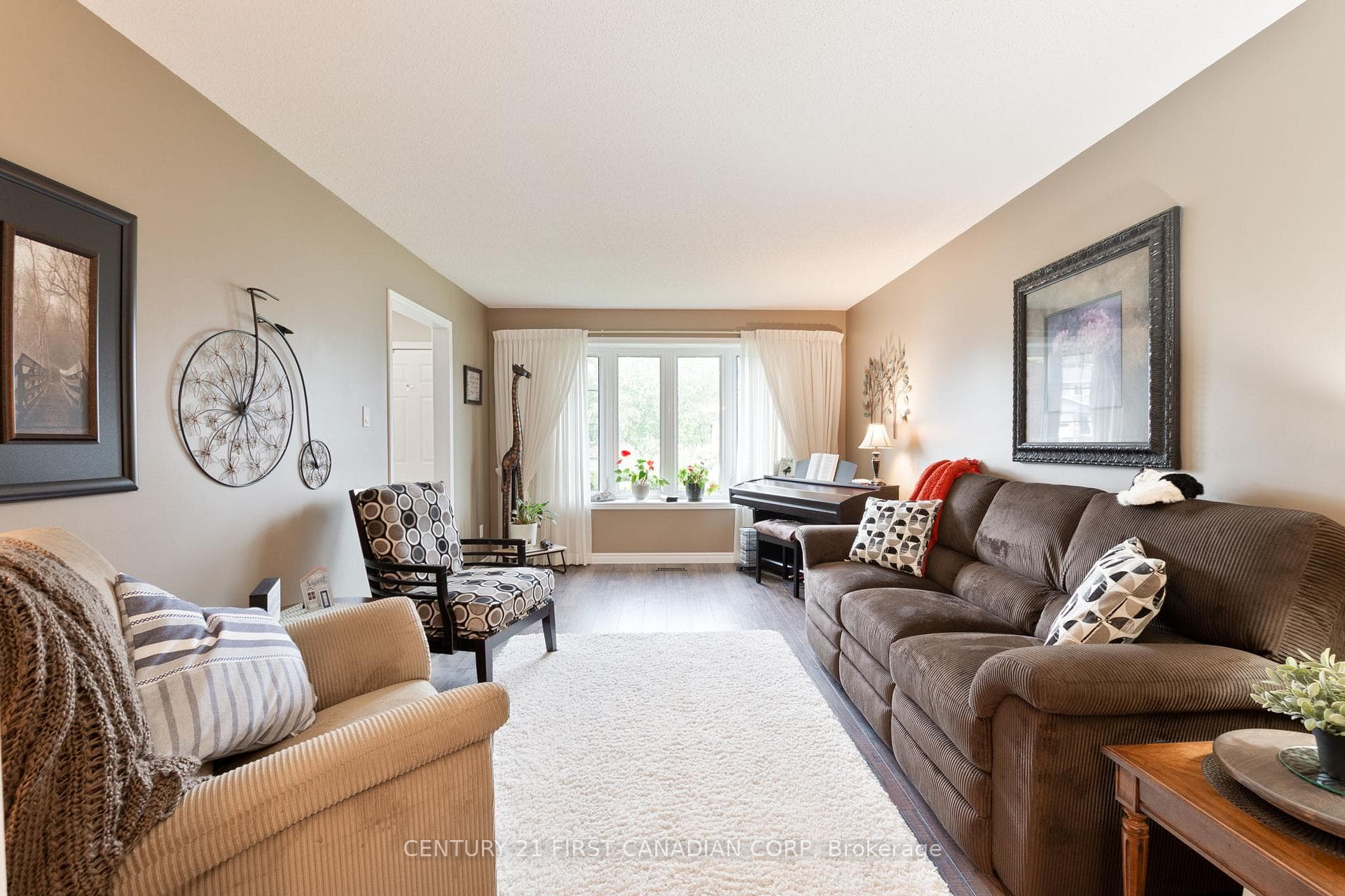 340 Canterbury Place photo 8