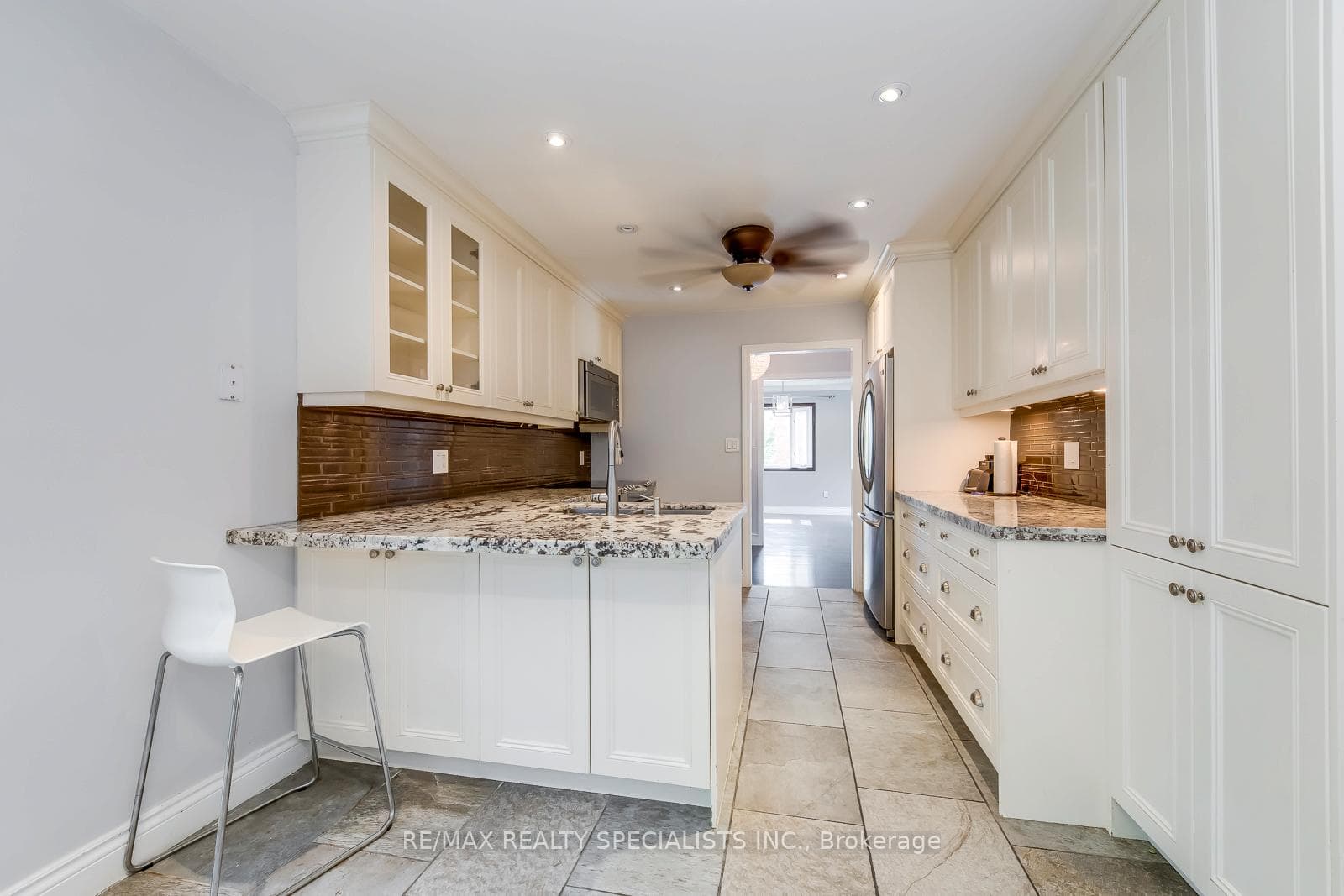 1582 Hermant Court photo 10
