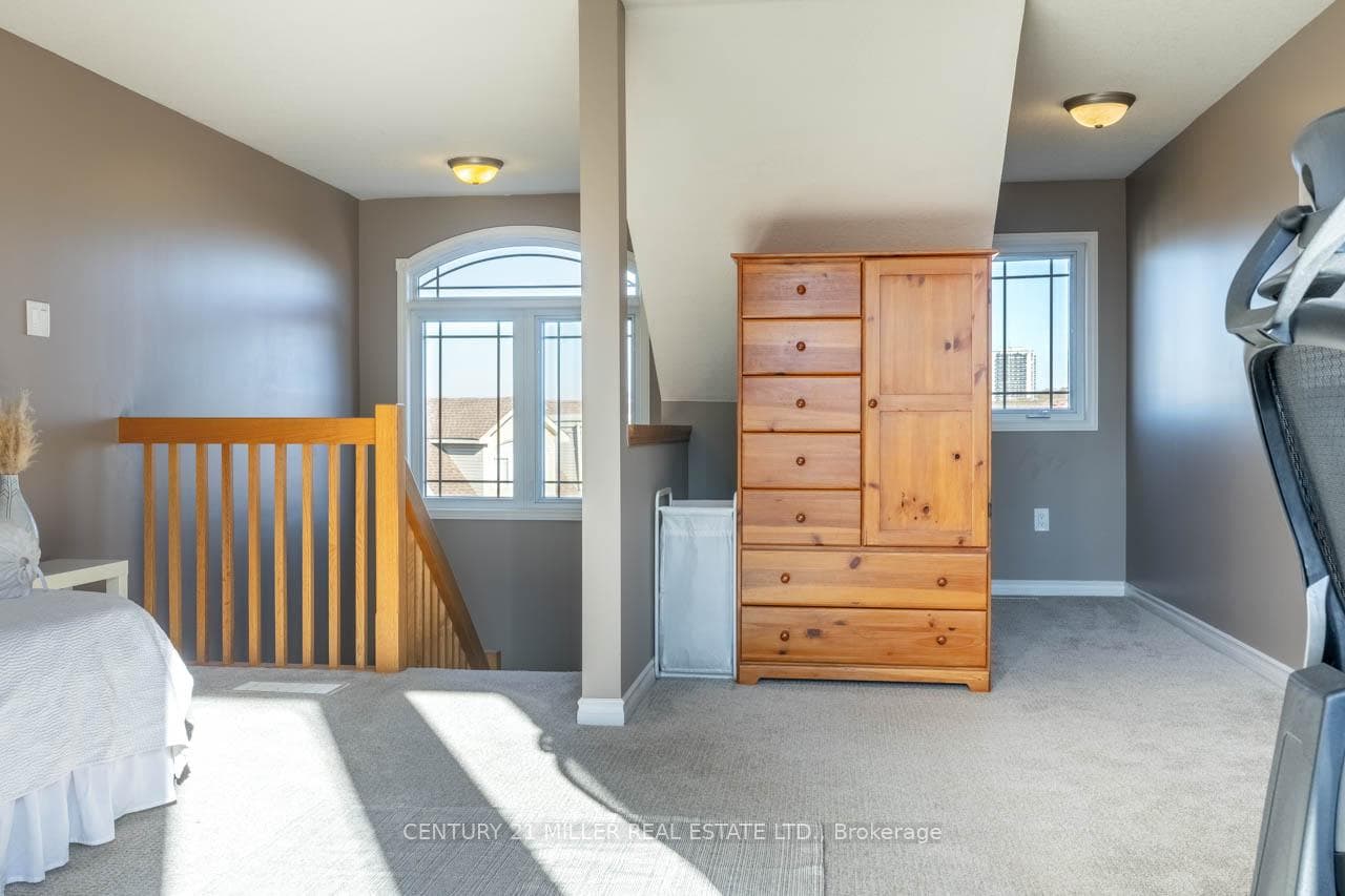 9 Whitehall Lane photo 20