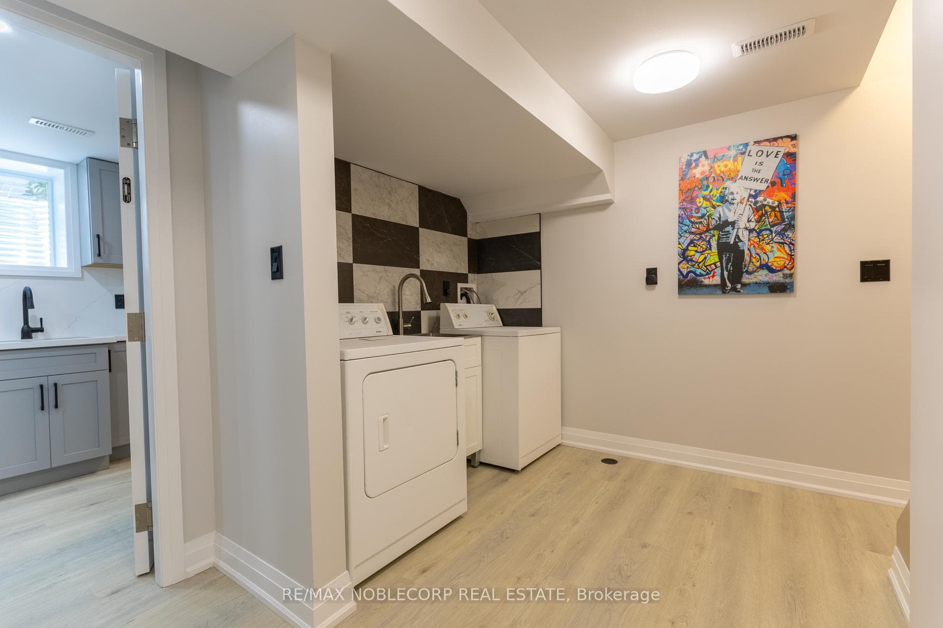 789 Candaras Street photo 9