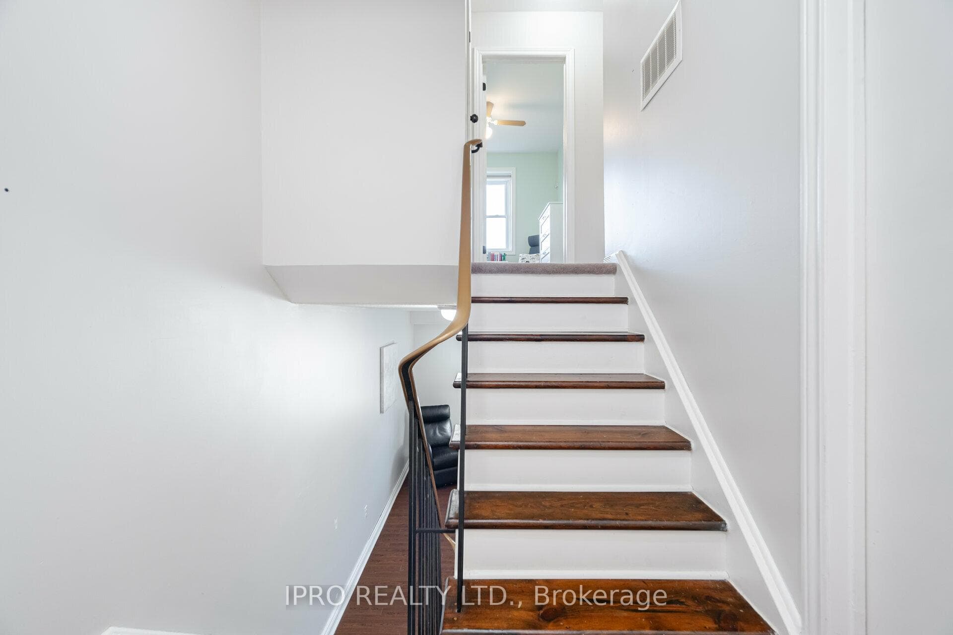 371 Bronte Street Unit 9 photo 23