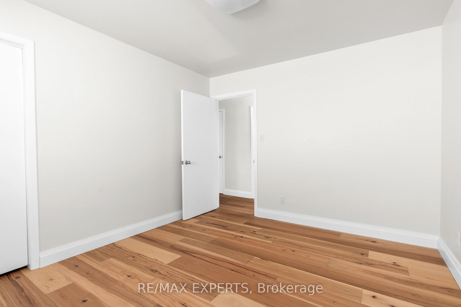 271 HARVIE Avenue Unit 3 photo 28
