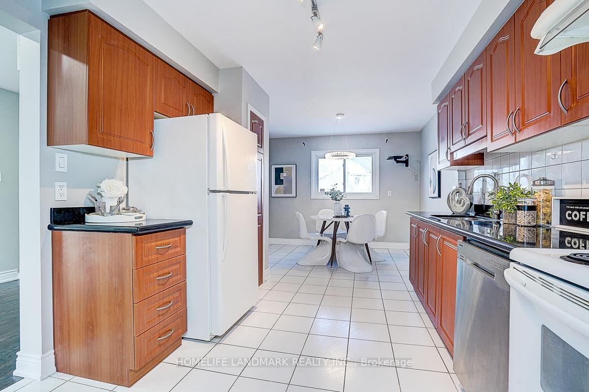 646 Village Parkway Unit 8 photo 12