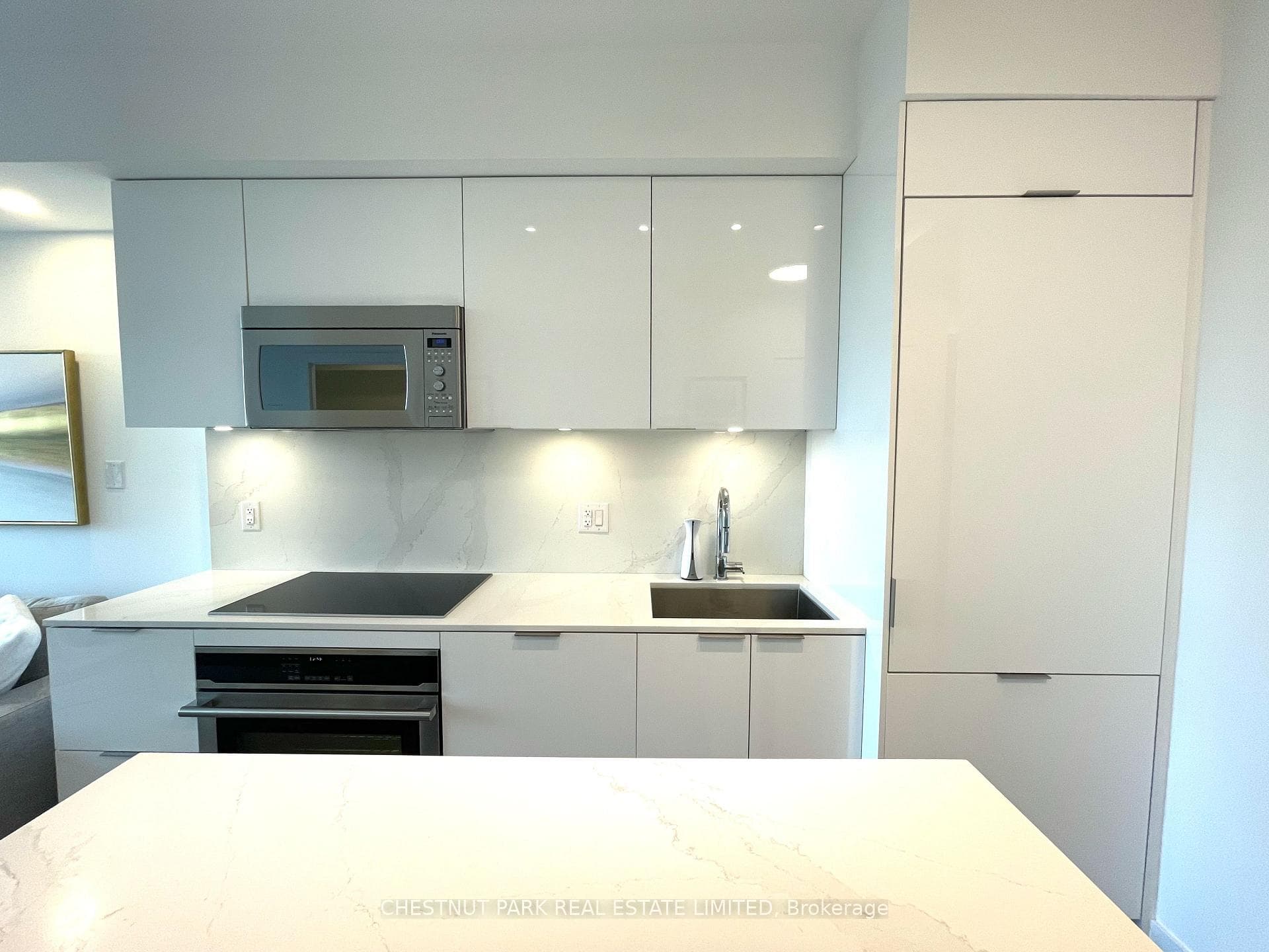 609 Avenue Road Unit 208 photo 14