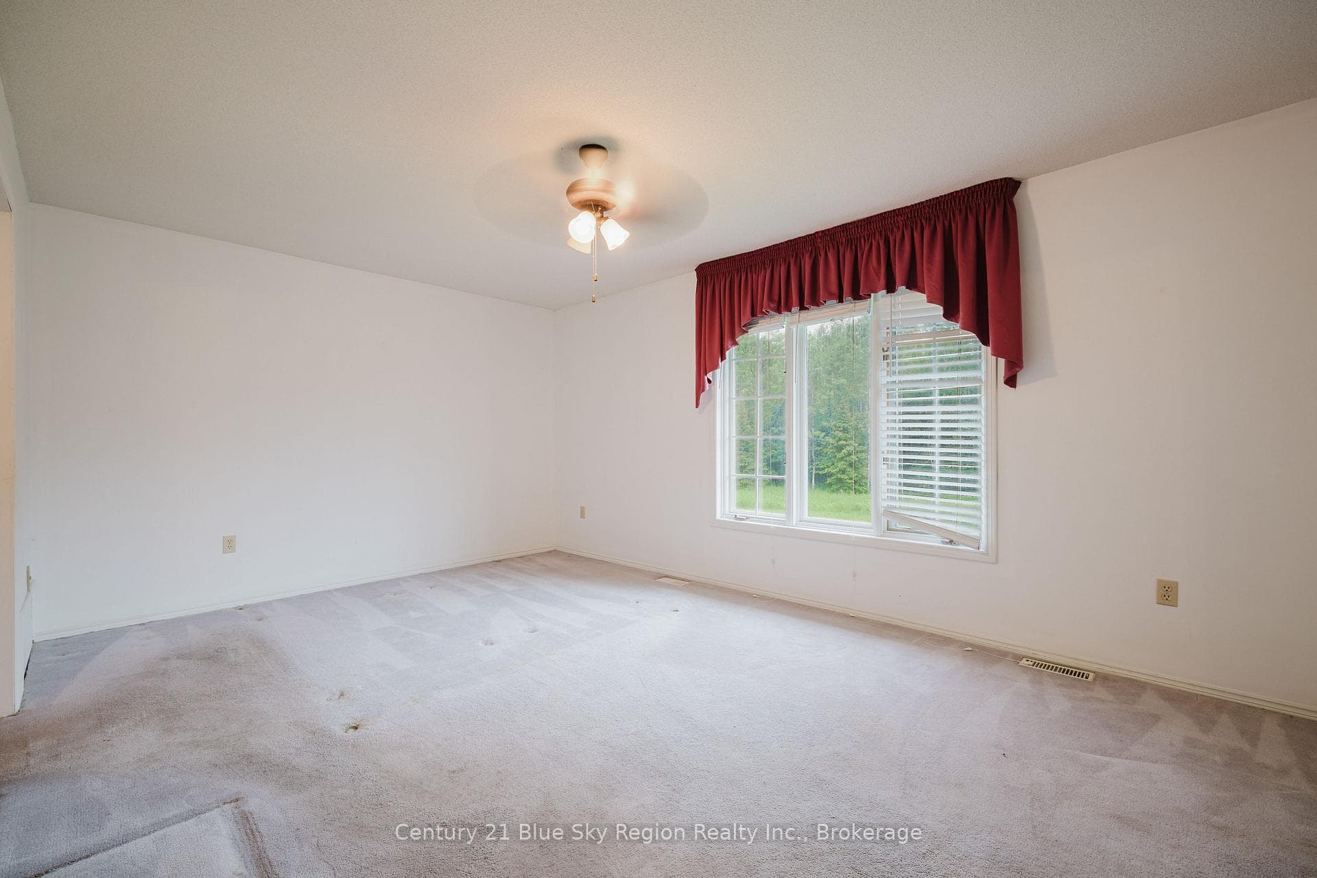 69 Waukegan Road photo 13