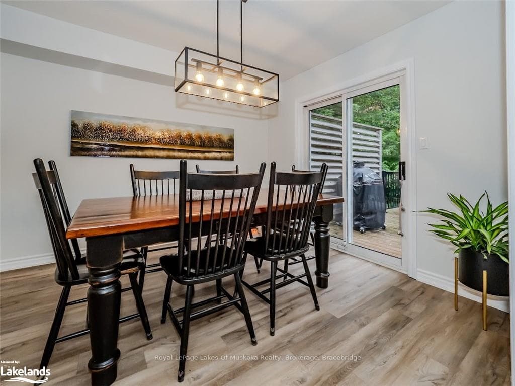 20 COATES Avenue photo 10