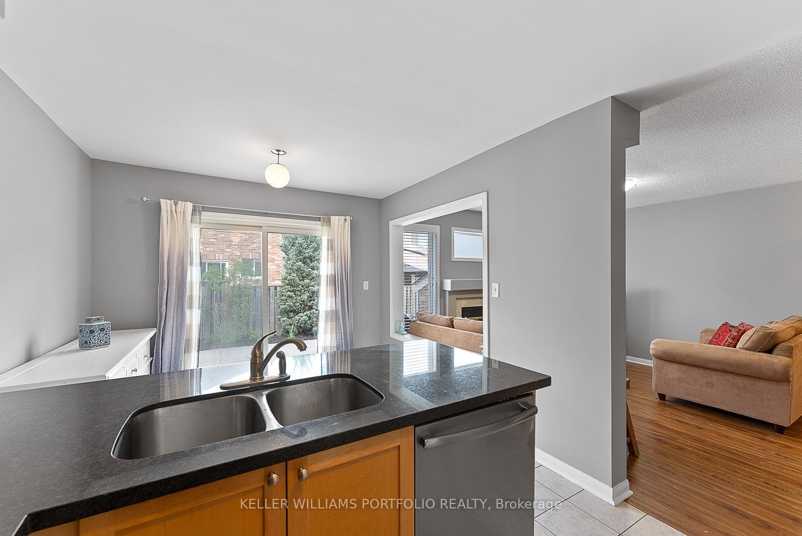 2412 Baintree Crescent photo 11