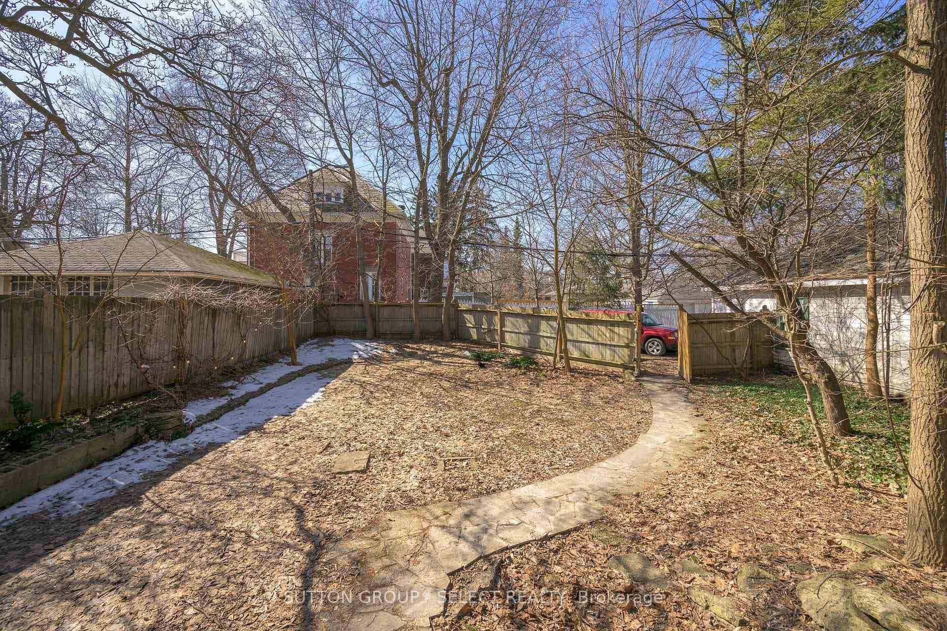 1031 Richmond Street photo 34