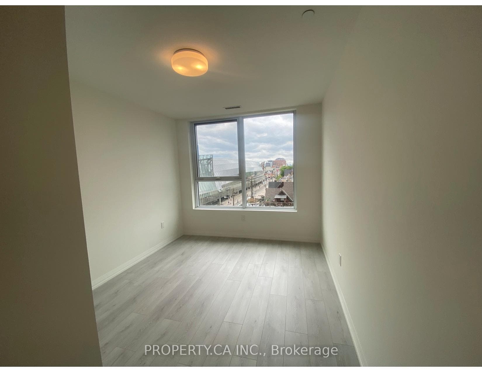 292 Dundas Street Unit 413 photo 6