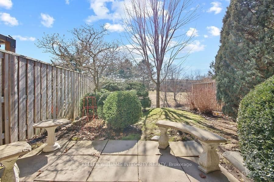 59 BETHUNE Way photo 24