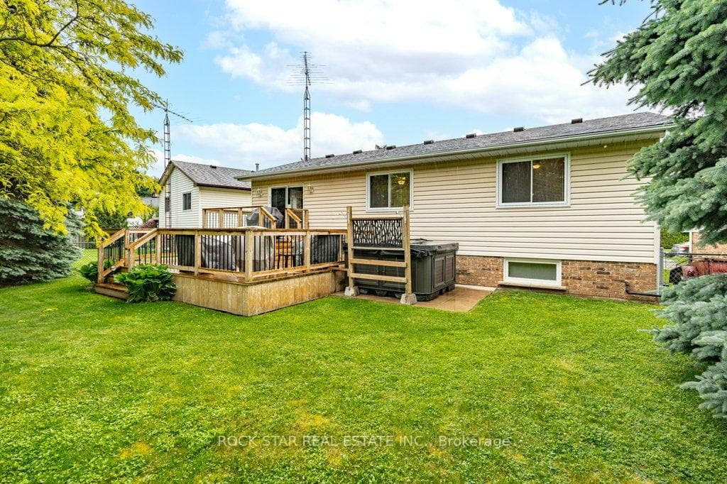 6 Thompson Drive photo 32