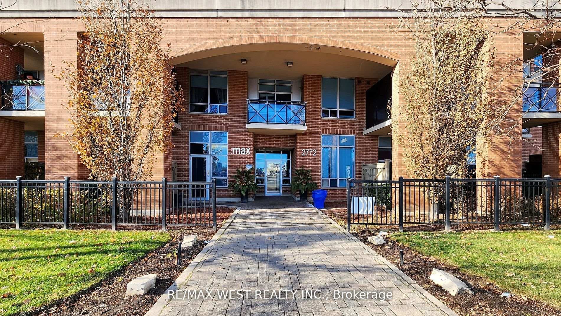2772 Keele Street Unit 701 photo 2