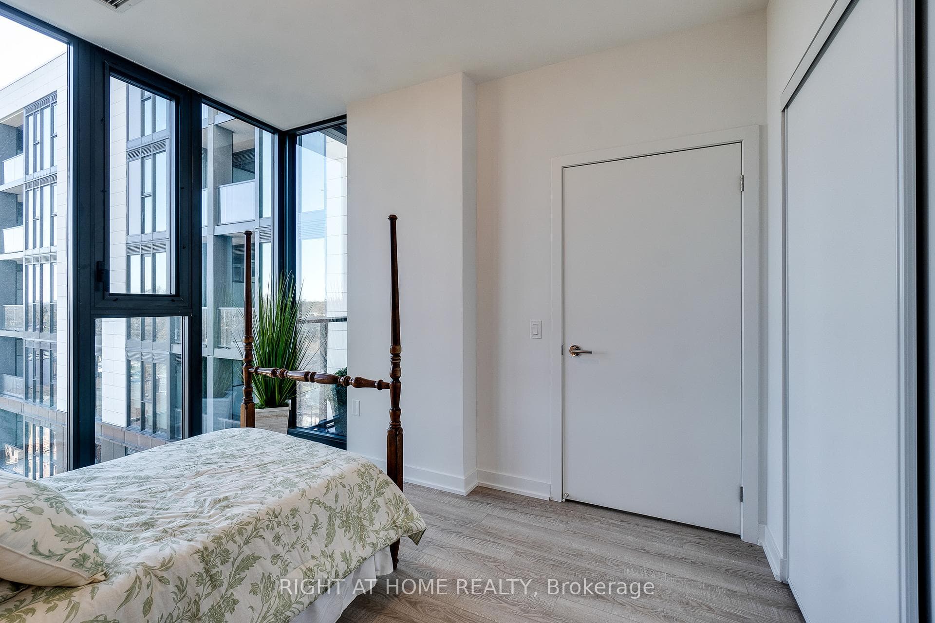 250 Lawrence Avenue Unit 724 photo 21