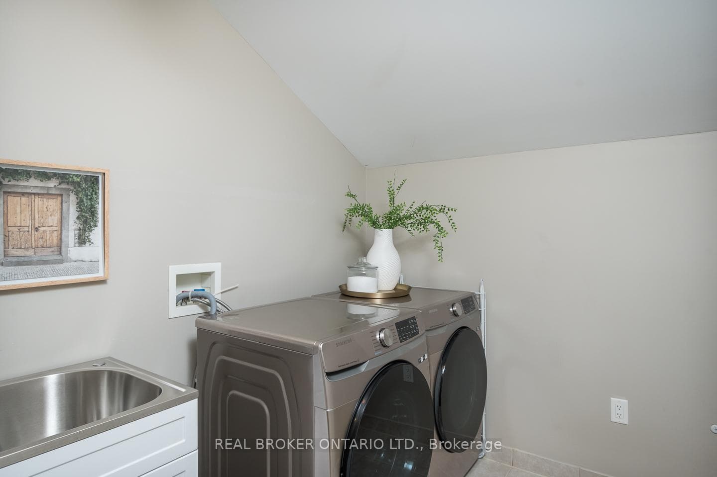 901 Philbrook Drive photo 15
