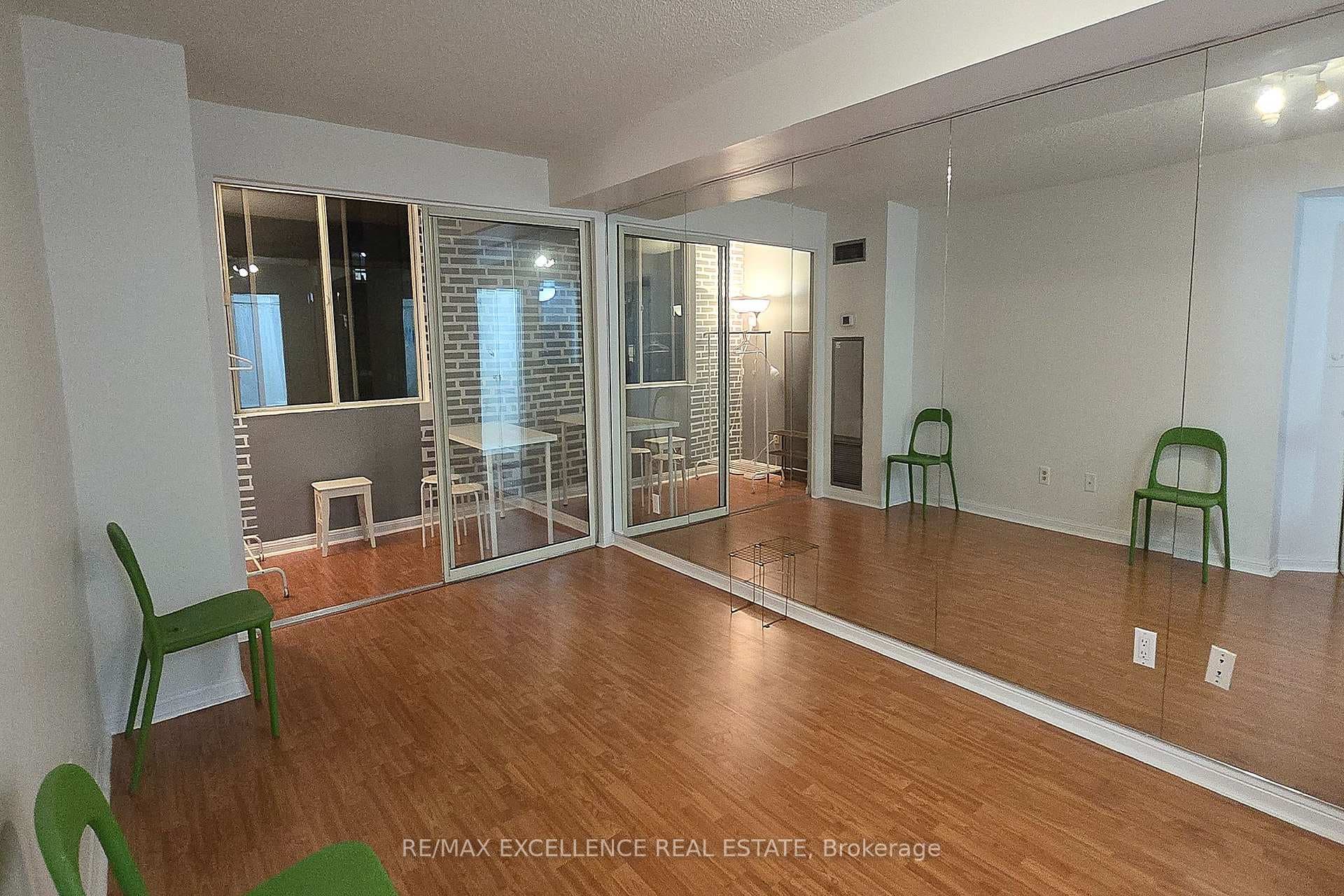 25 Grenville Street Unit 809 photo 8