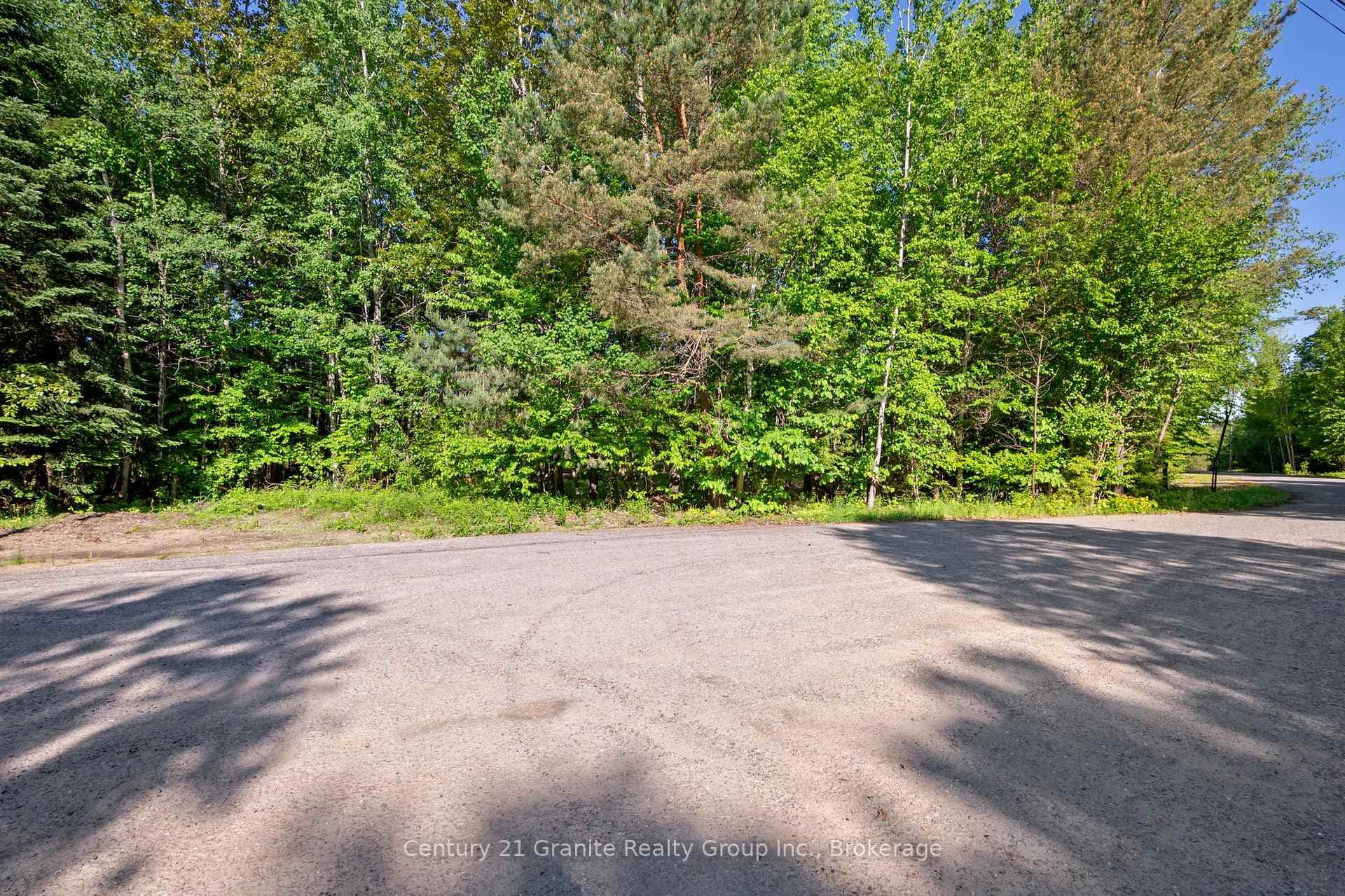 1042 SUBURBAN Court photo 24