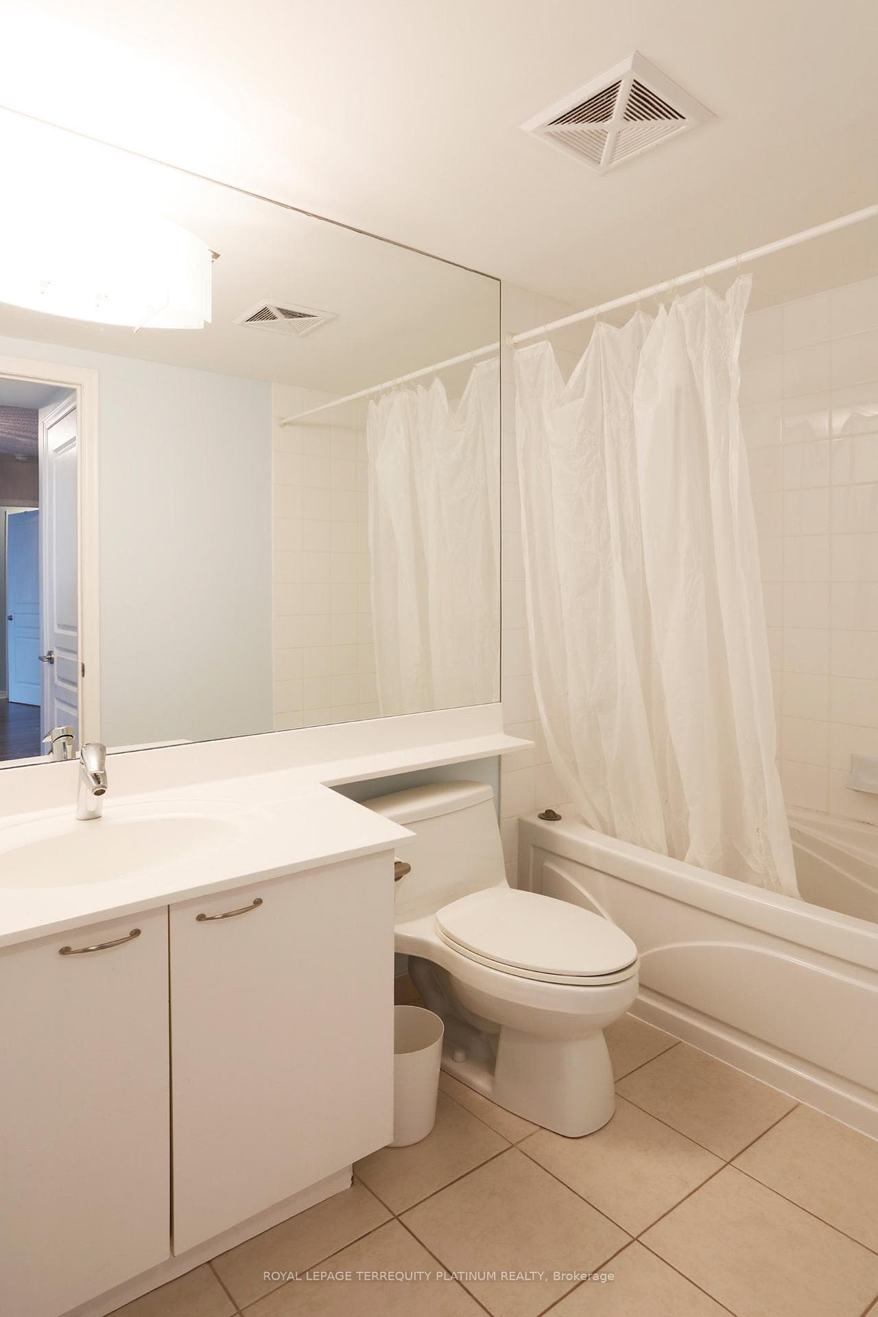 1403 Royal York Road Unit 511 photo 13