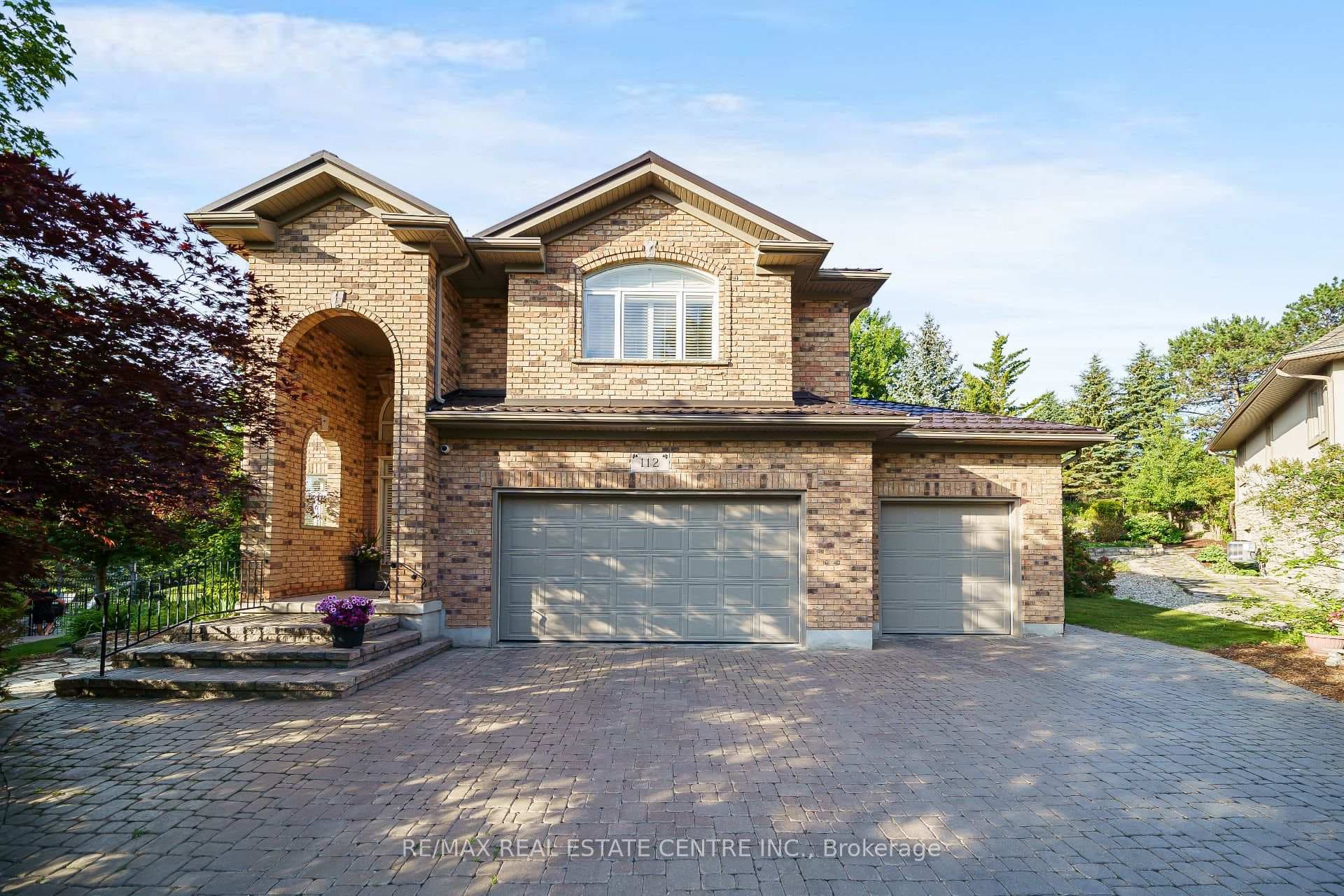 112 Dirksen Court photo 1