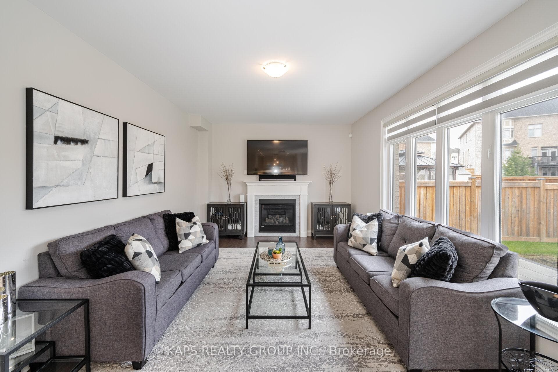 19 Royal West Drive photo 14
