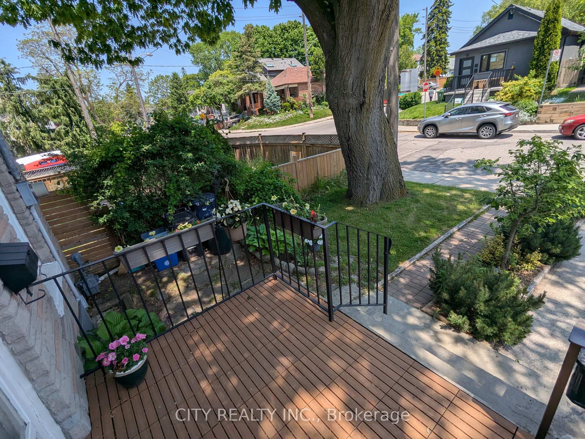 54 Grandville Avenue photo 2