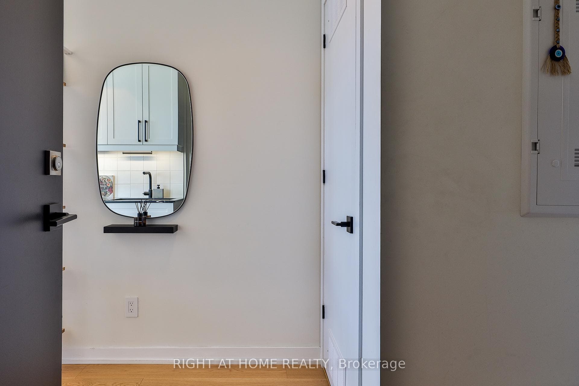430 Roncesvalles Avenue Unit 801 photo 4