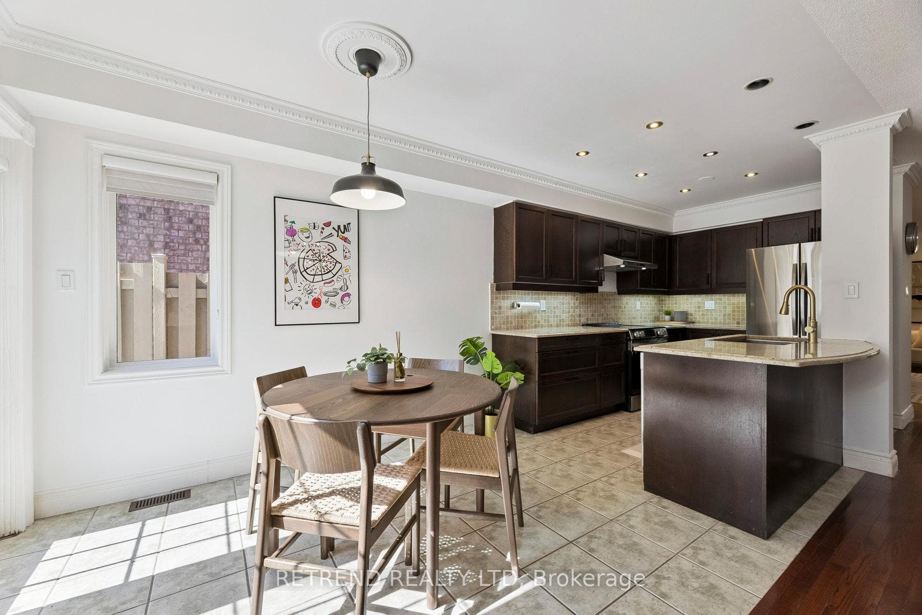 721 Swan Place photo 9
