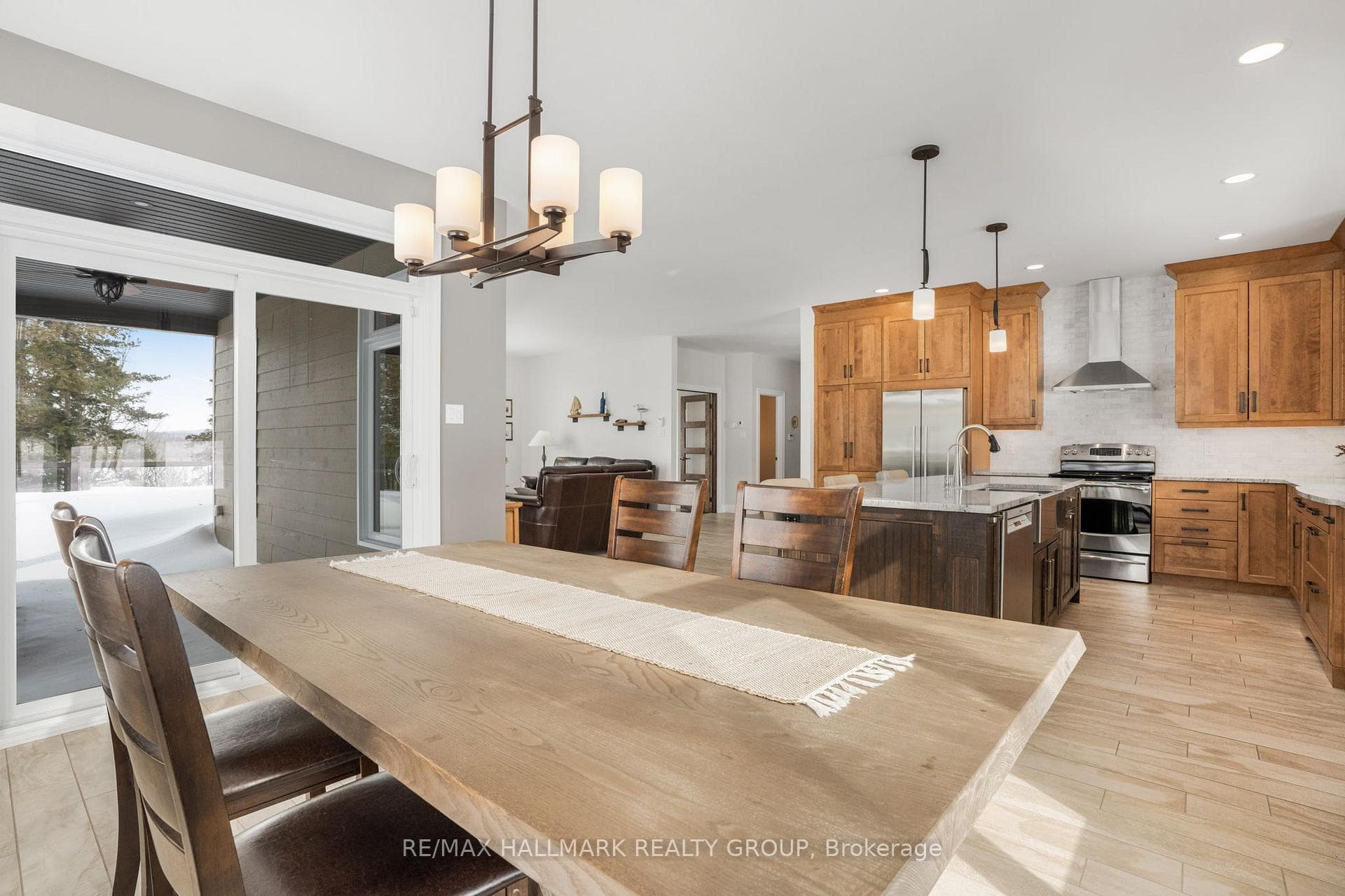141 ADRIEN Street photo 14