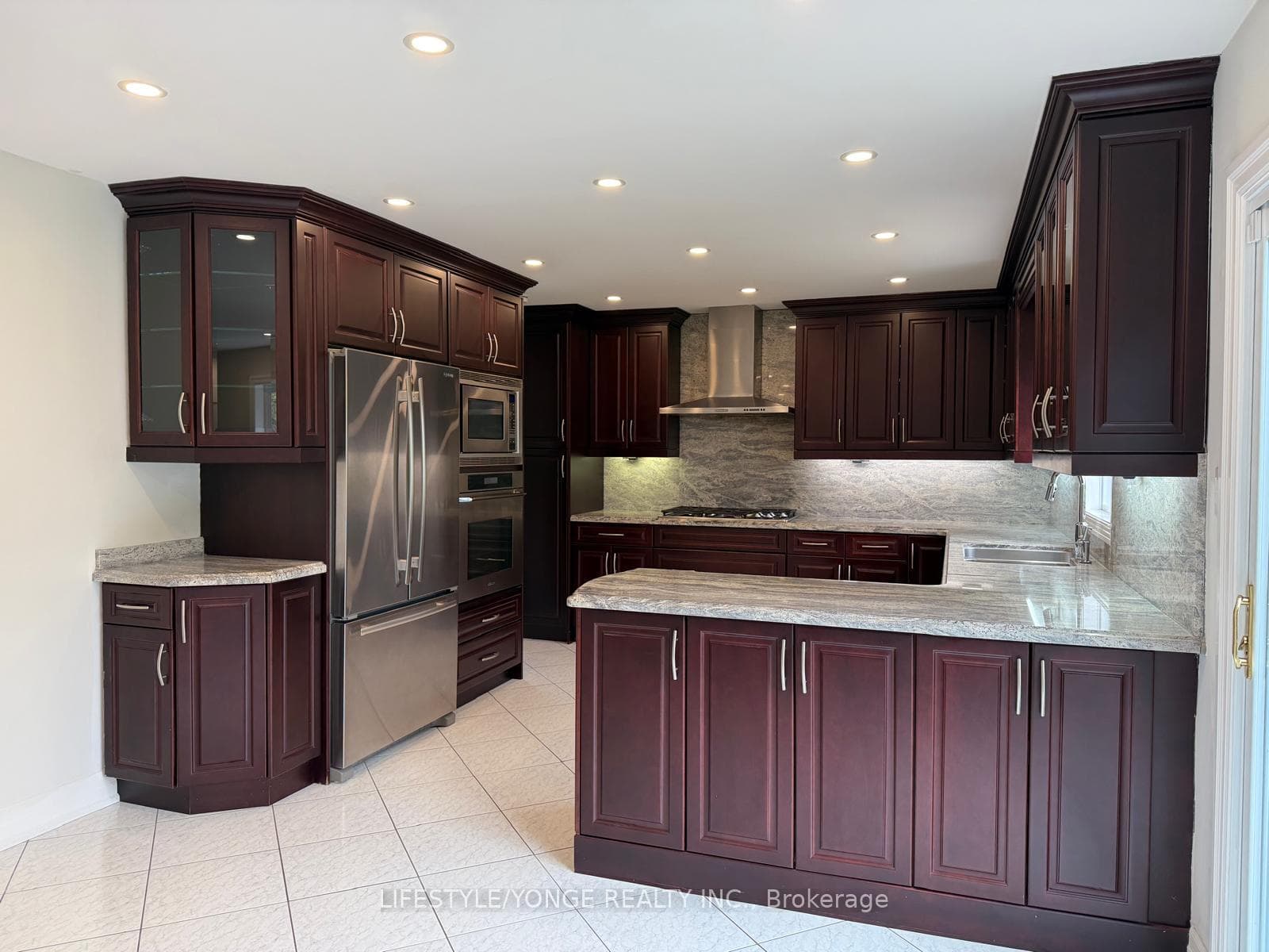 62 Pickett Crescent photo 9