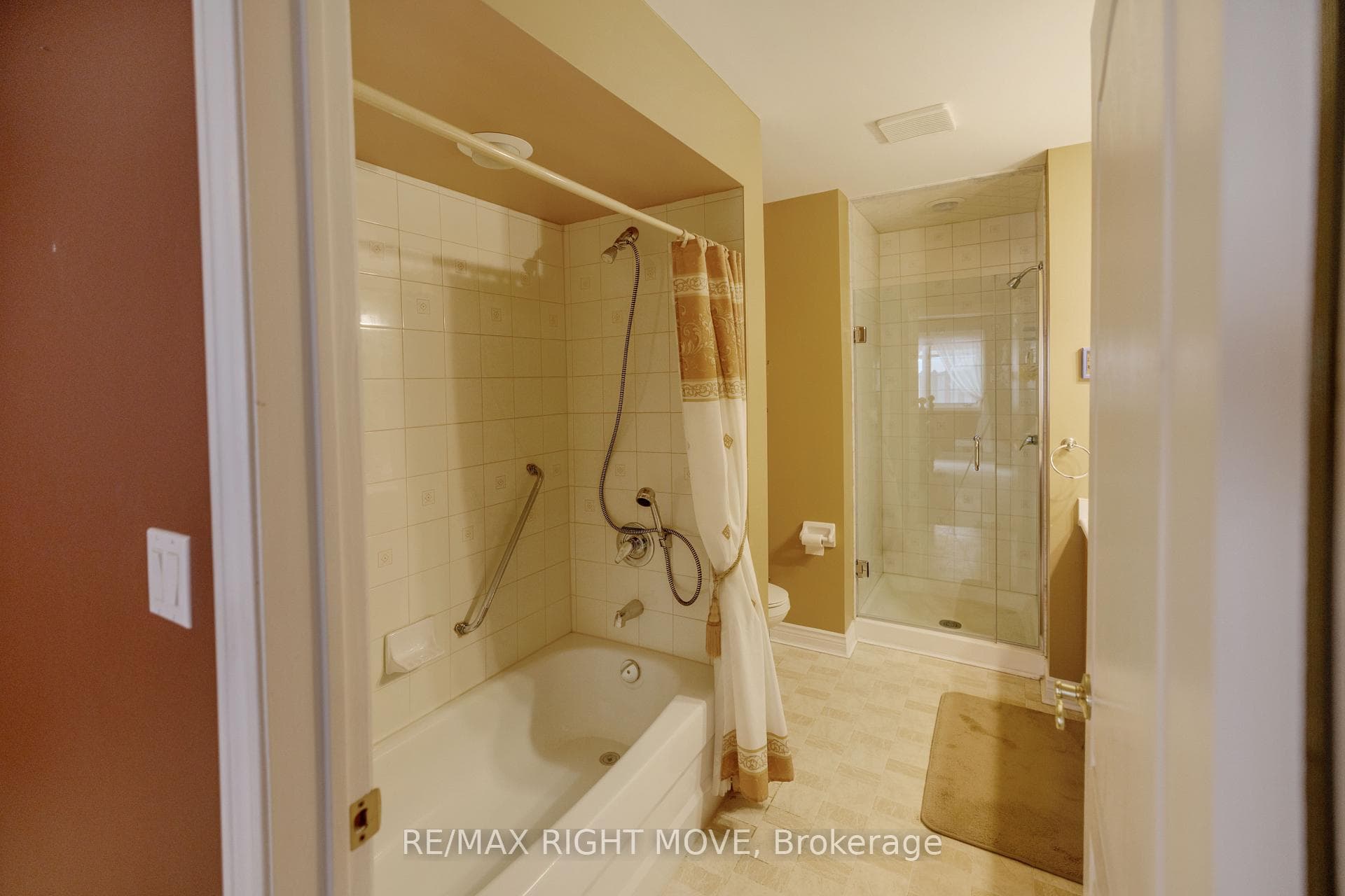 30 Museum Drive Unit 307 photo 11