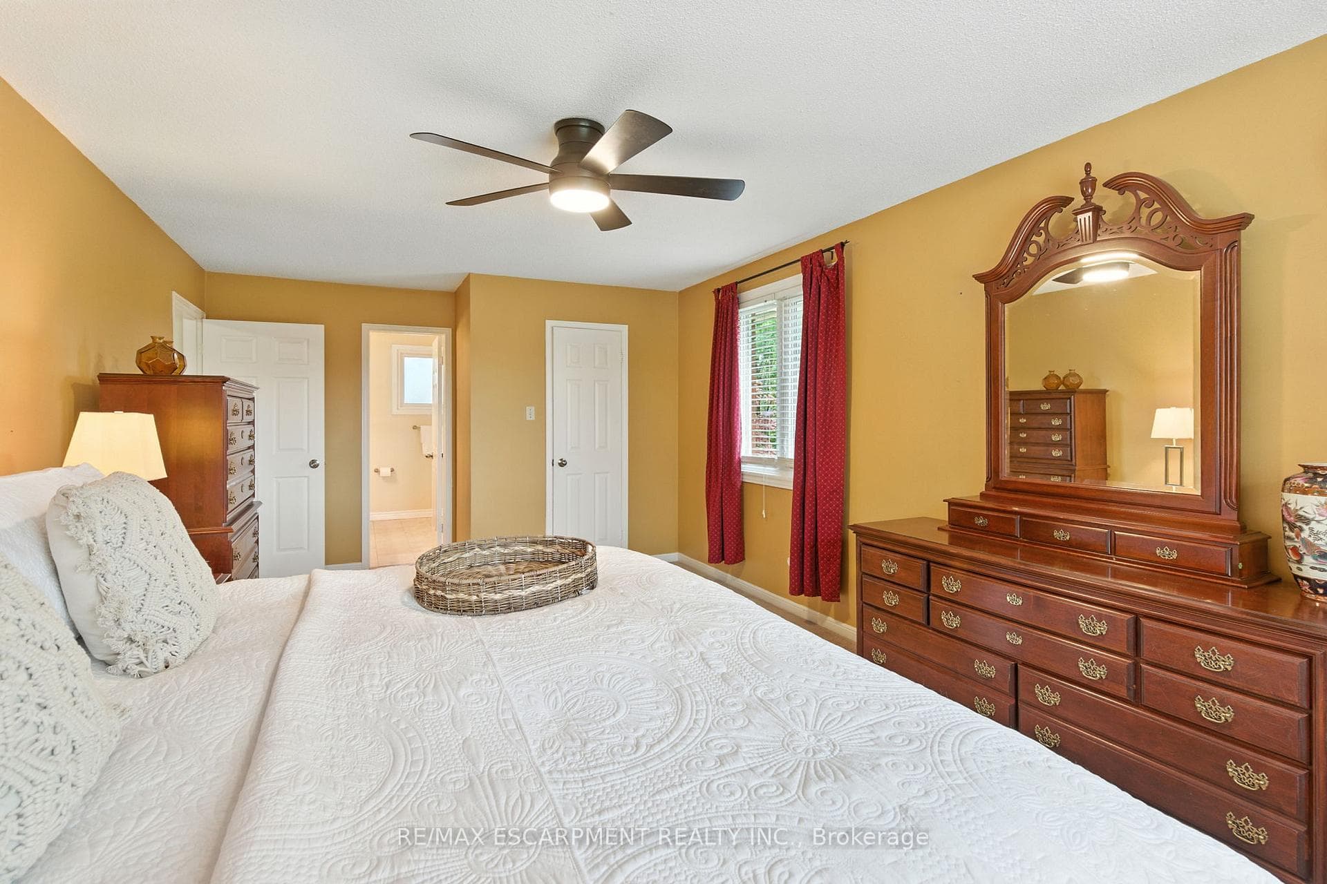 561 Harmony Avenue photo 25