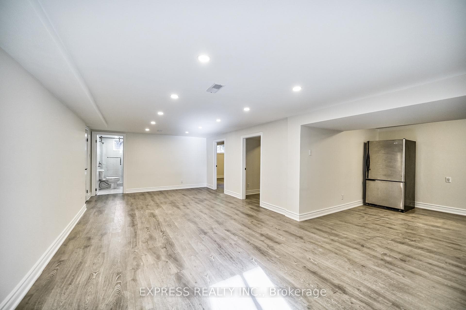 120 Beatrice Street photo 25