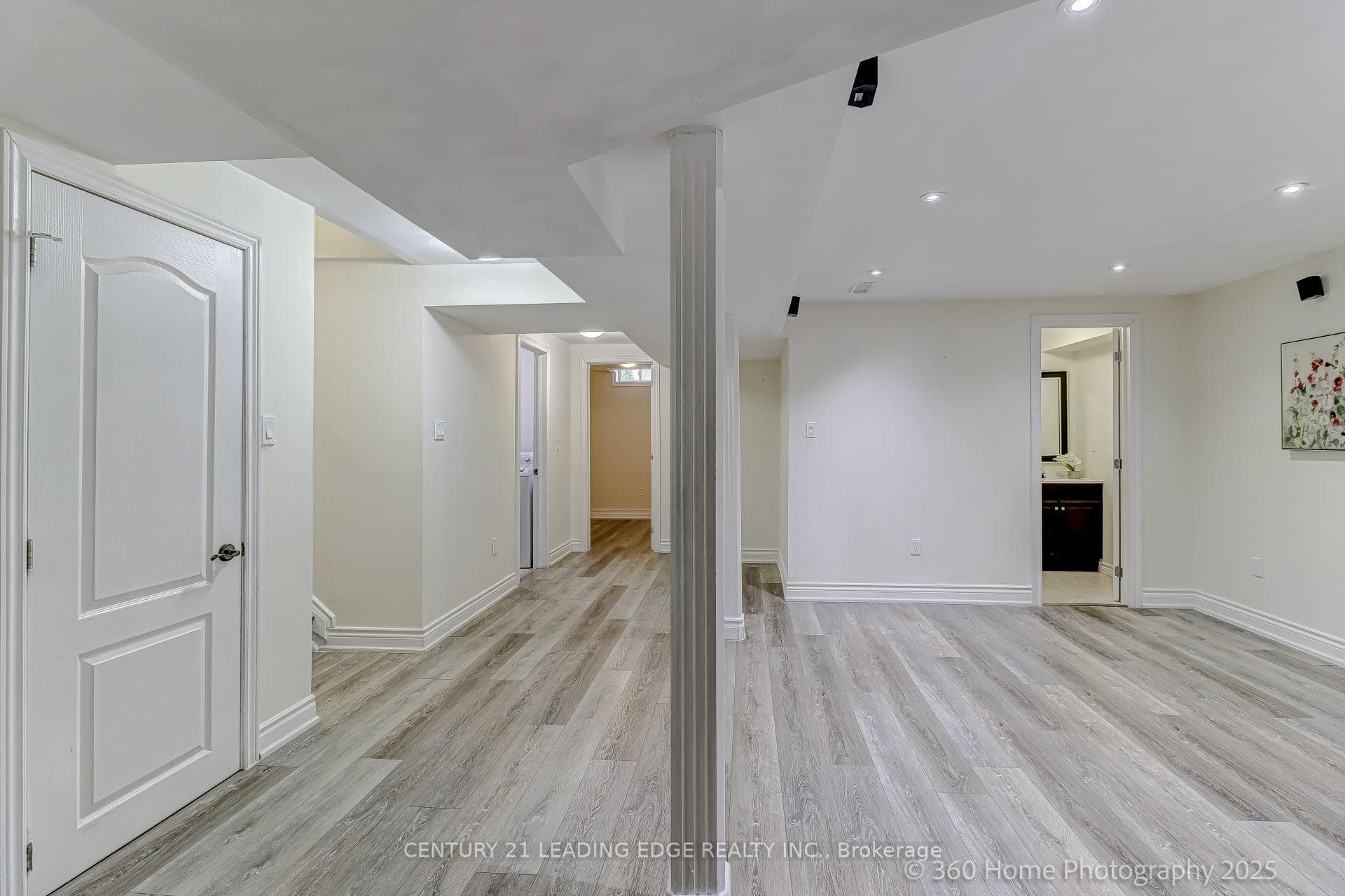 59 SANDFORD Crescent photo 19