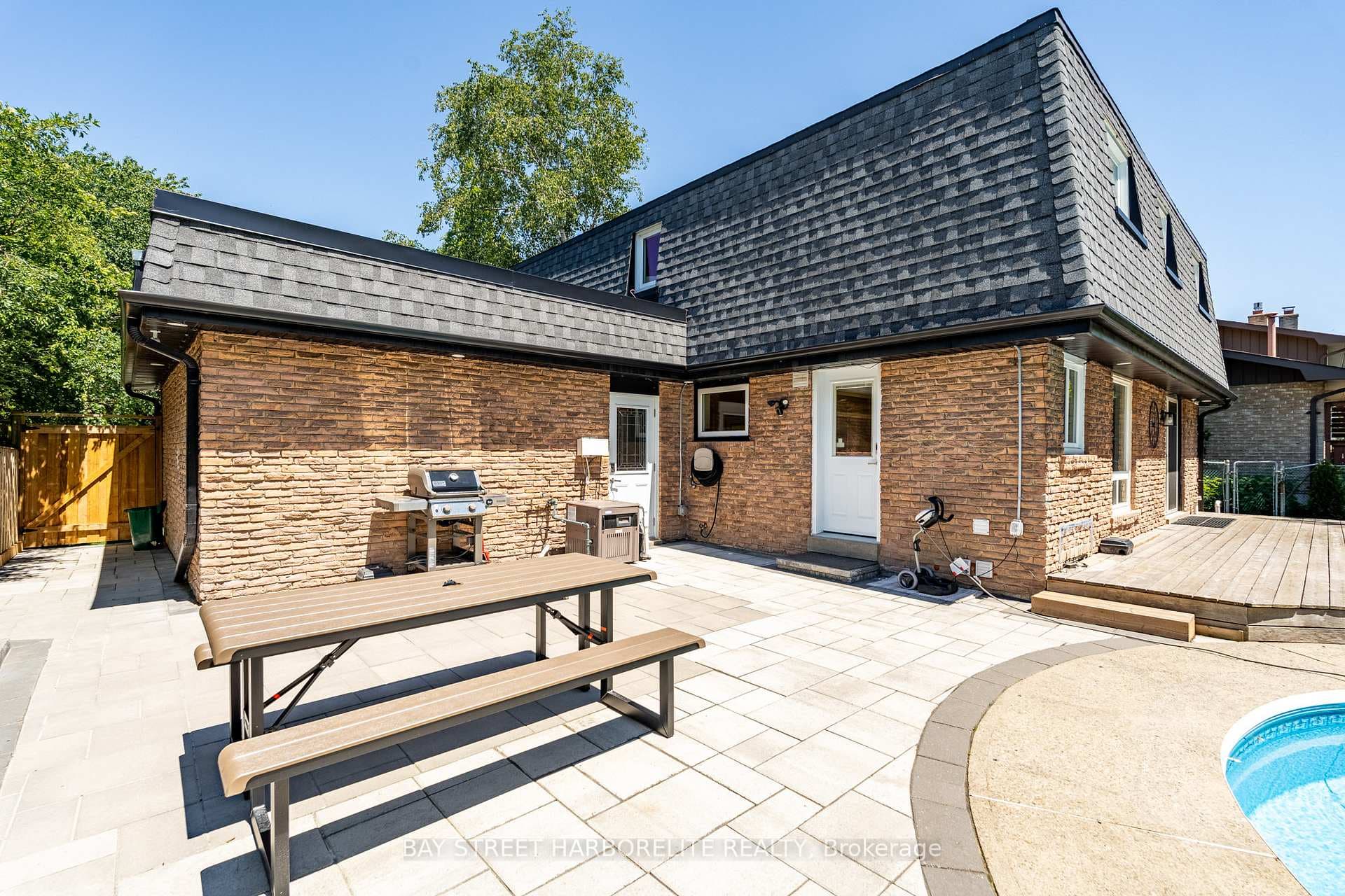 2366 Devon Road photo 31