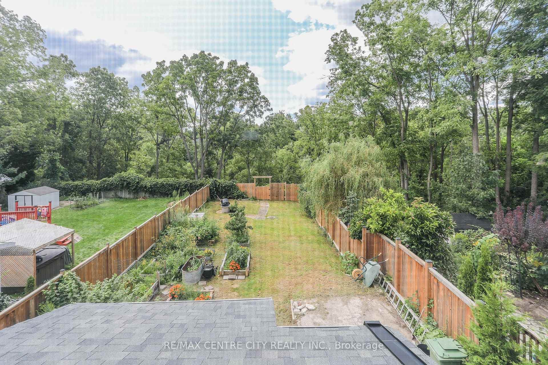 45 Hemlock Street photo 19