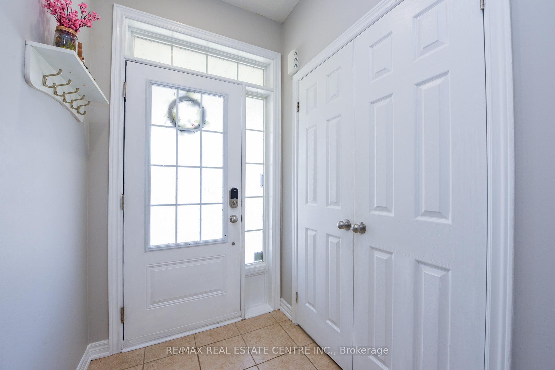 682 Megson Terrace photo 4